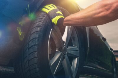 Qué revela el desgaste irregular de una llanta sobre tu auto