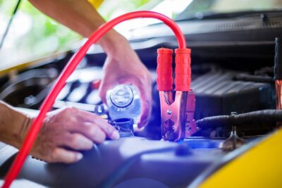 Cables pasa corriente: errores que pueden dañar el sistema eléctrico