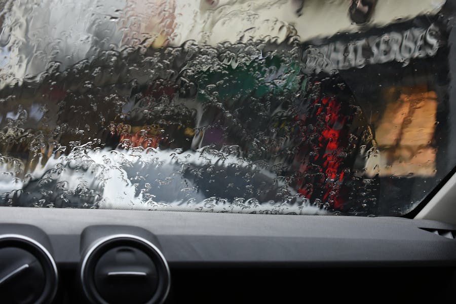Imagen de Cómo elegir plumillas limpiaparabrisas según clima y manejo