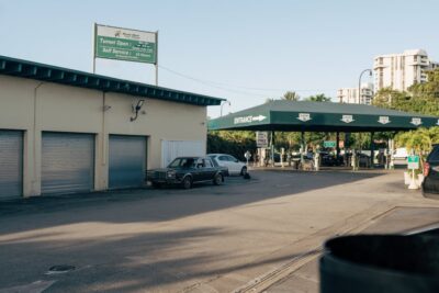 Cómo lavar el auto sin maltratar pintura, plásticos y cristales