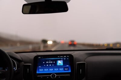 Qué accesorios sí ayudan en viajes largos por carretera