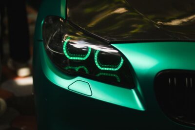 Cómo elegir faros delanteros para tu auto: compatibilidad, tecnología y calidad