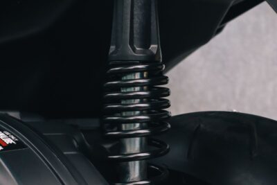 Amortiguadores hidráulicos vs de gas: cuál elegir según tu manejo y carga